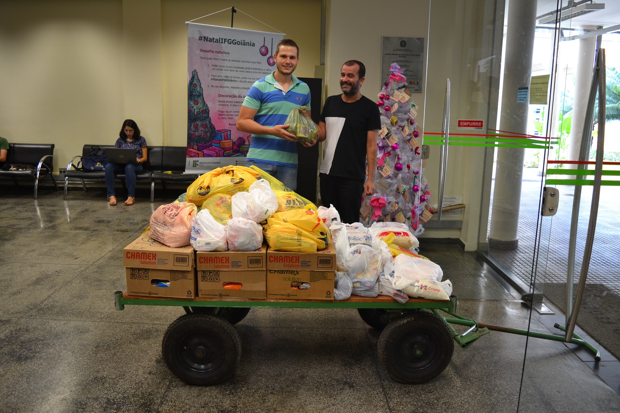 Nesta sexta-feira, 20, foram entregues as doações da campanha de natal, que irão beneficiar pacientes da Casa de Eurípedes
